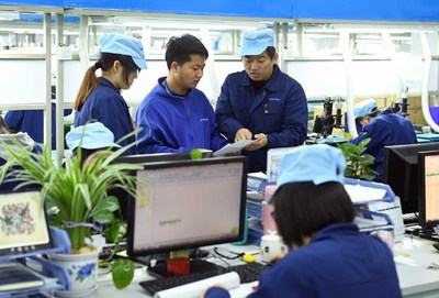云南曲靖 電子科技產(chǎn)業(yè)帶動(dòng)農(nóng)民就業(yè)增收與電子技術(shù)開發(fā)雙輪驅(qū)動(dòng)